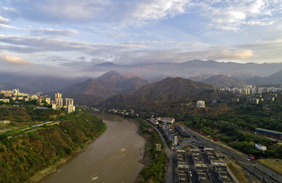 航拍鋼城 四川省攀枝花市的壯麗城市風(fēng)貌